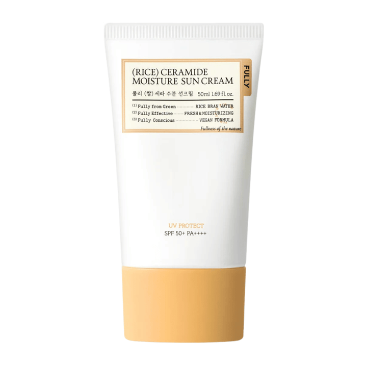 Freigestelltes Produktbild von FULLY Rice Ceramide Moisture Sun Cream mit minimalistischem und elegantem Design in weißen und beigen gesichtswasser. Die Verpackung vermittelt einen sauberen, pflegenden und hautfreundlichen Eindruck mit SPF 50+ PA++++ Schutz.
