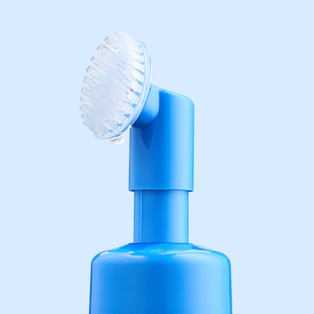 Detailbild des weichen Silikonapplikators, der dafür entwickelt wurde, die Kopfhaut zu massieren und das Produkt bei der Anwendung gleichmäßig zu verteilen.