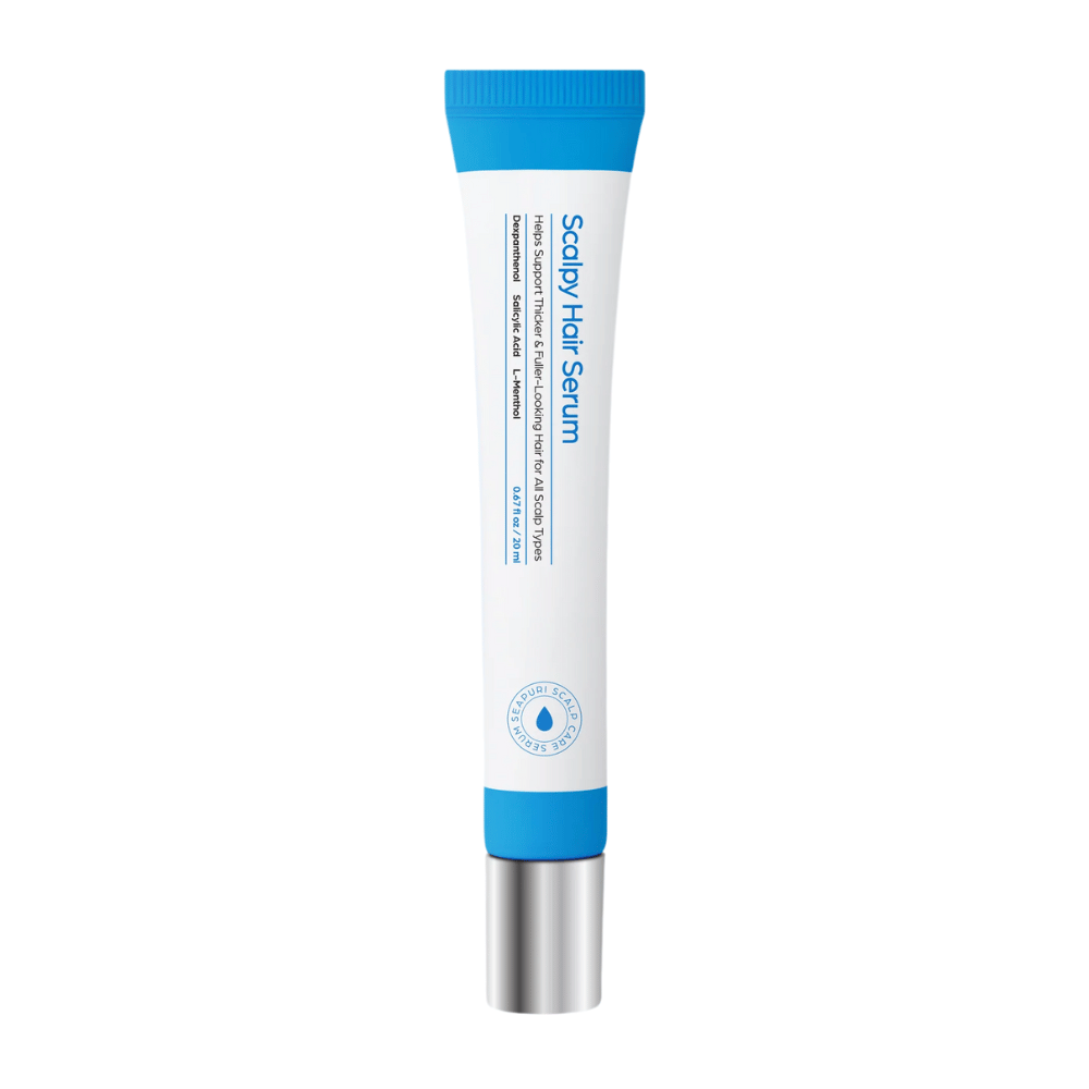 Produktbild von Seapuri Scalpy Hair Serum in einer weißen und blauen Tube mit Metallverschluss. Haarserum, das die Wurzeln stärkt und das Wachstum fördert.