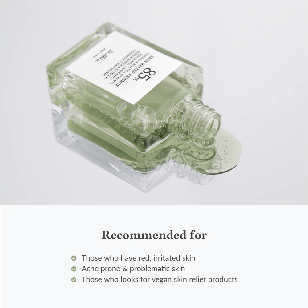 Dr. Althea Skin Relief Essence liegt mit auslaufendem Produkt. Empfohlen für rote, gereizte Haut, zu Akne neigende Haut und für diejenigen, die vegane Hautpflege suchen.