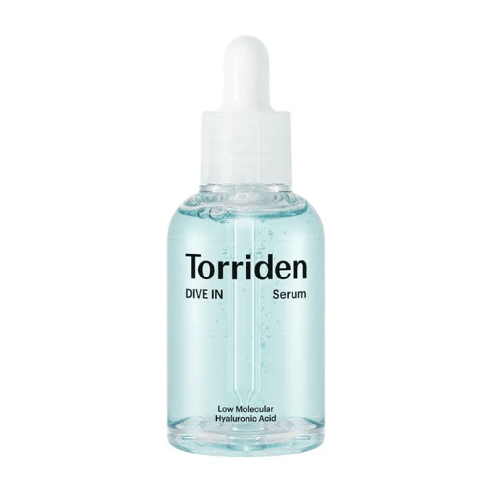Eine Flasche Torriden DIVE-IN Low Molecule Hyaluronic Acid Serum 50ml zur Befeuchtung, auf weißem Hintergrund.