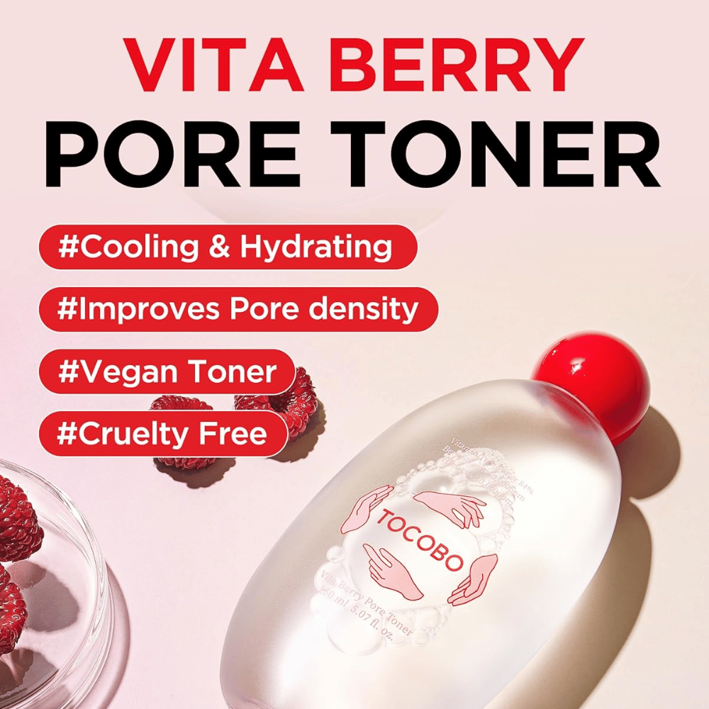Produktbild mit Text, der die Eigenschaften des Toners hervorhebt, wie Feuchtigkeitsversorgung, kühlendes Gefühl, verbesserte Porenpflege sowie dass das Produkt vegan ist und cruelty-free.