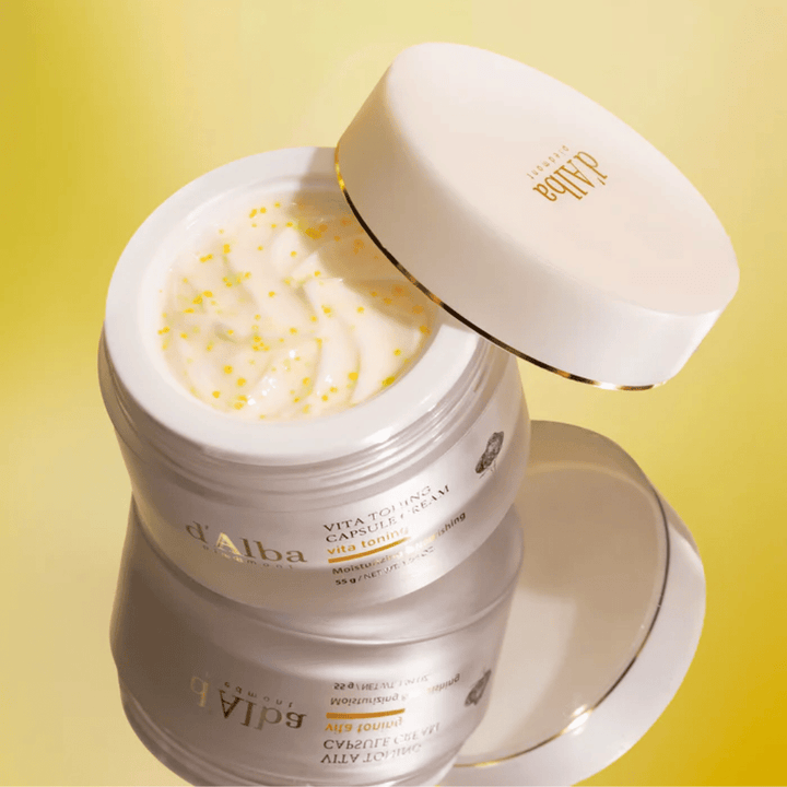 d'Alba Vita Toning Capsule Cream Gesichtscreme – feuchtigkeitsspendende Creme mit Kapseltechnologie, die hilft, die Haut zu nähren und die Hautstruktur zu glätten.