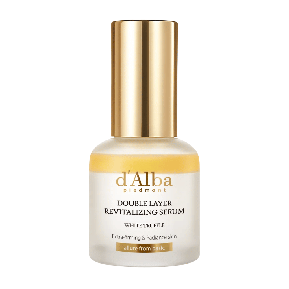 d'Alba Double Layer Revitalizing Serum White Truffle in eleganter Glasflasche mit goldfarbenem Verschluss, entworfen für zusätzliche Festigkeit und Ausstrahlung der Haut.