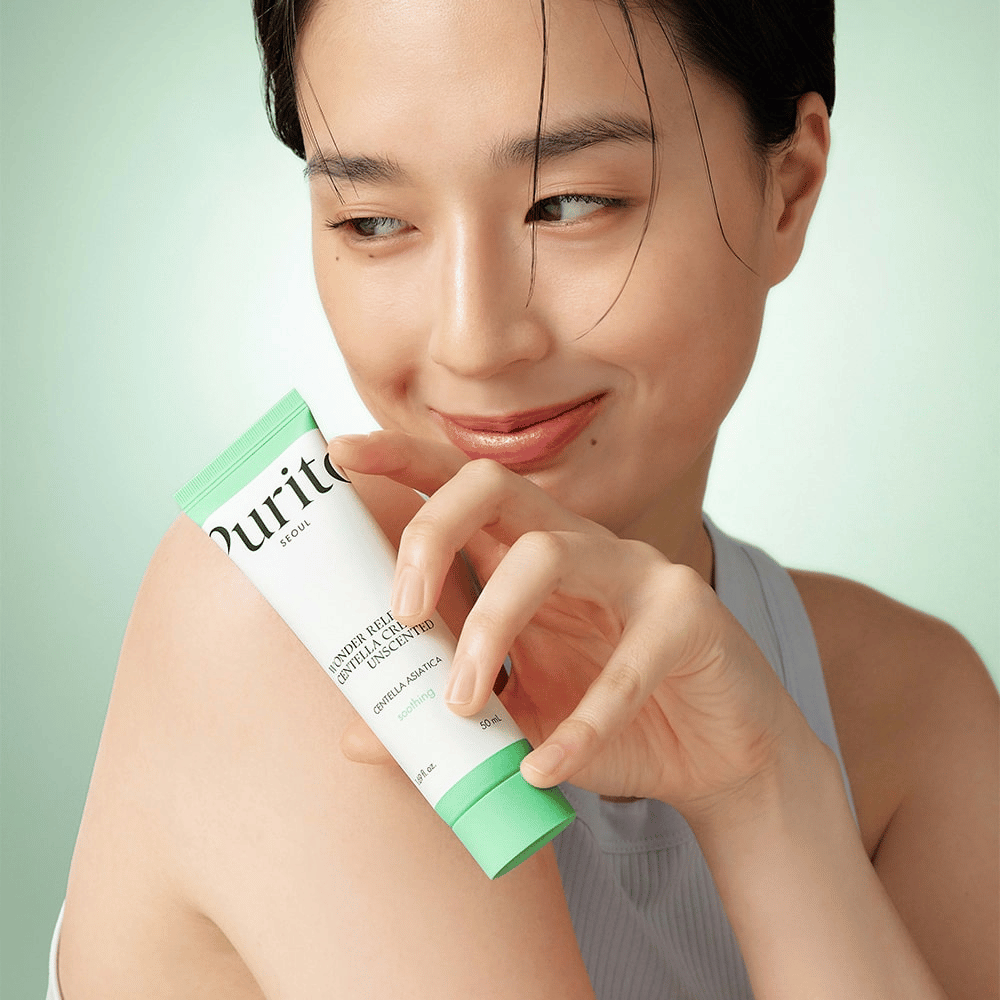 Purito Wonder Releaf Centella Cream Unscented ist eine beruhigende und feuchtigkeitsspendende Creme, angereichert mit Centella Asiatica. Diese unparfümierte Formel hilft, gereizte Haut zu beruhigen, zu befeuchten und die Hautbarriere zu stärken, ohne Irritationen zu verursachen. Perfekt für empfindliche Haut.