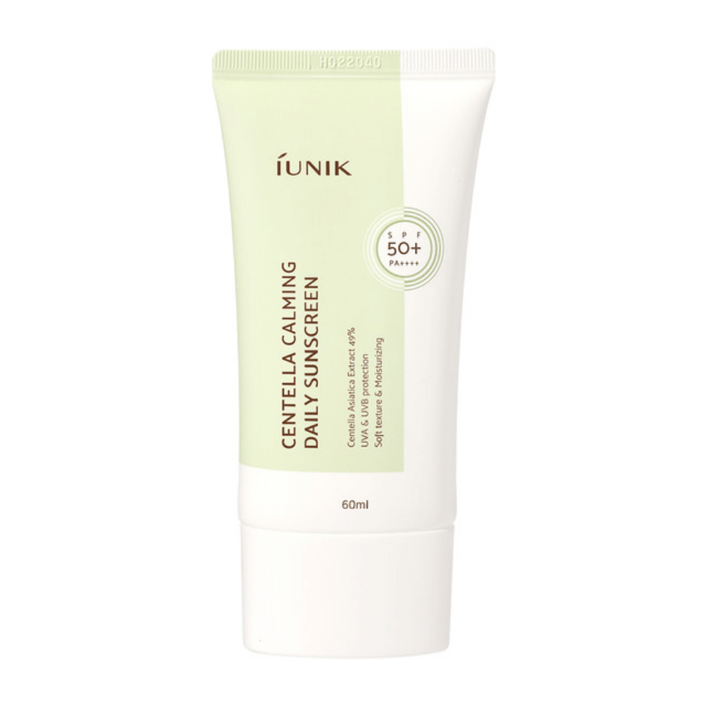 Eine Tube iUNIK Centella Calming Daily Sunscreen 60ml mit SPF 50+ und Schutz gegen UVA- und UVB-Strahlen auf weißem Hintergrund.